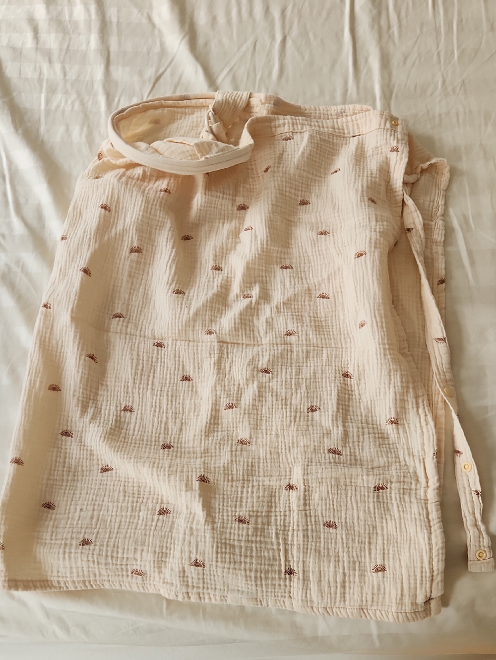 Light Peach Muslin Nursing Cover with Structured Top For Easy Veiwing